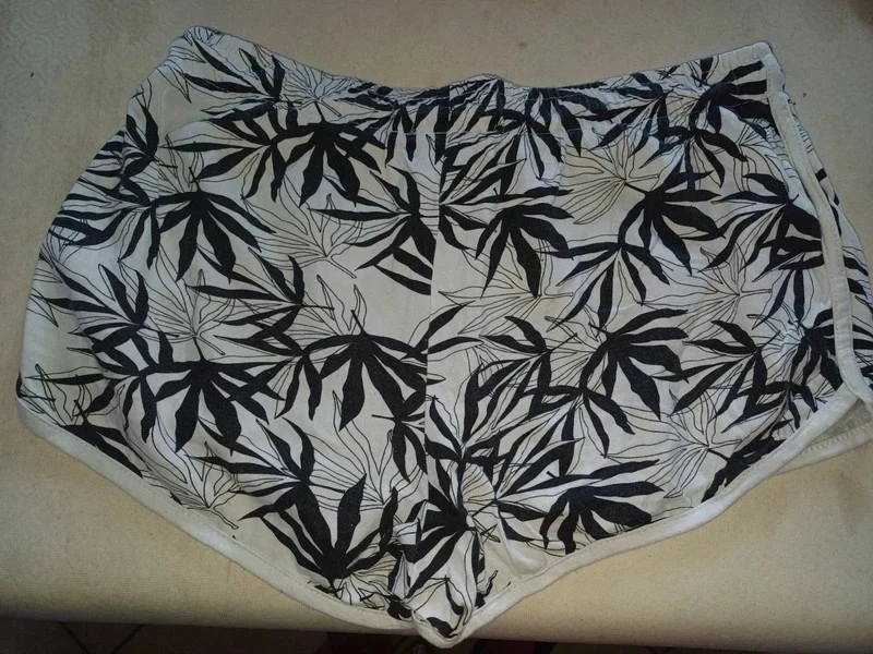 White short with black leaf pattern by Primark, size 36 – photo 5